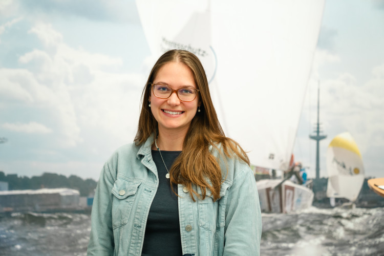  Lucie Krizsmanek<br>Convention Office Kieler Förde<br>Tel.: 0431 67910 60<br>Mail: l.krizsmanek<a href="mailto:m.brueggmann@kiel-marketing.de">@kiel-marketing.de</a>